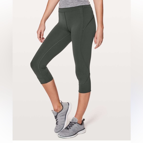 Lululemon In Movement Crop 19” Evergreen Sz 10‎ VGUC - Picture 1 of 4